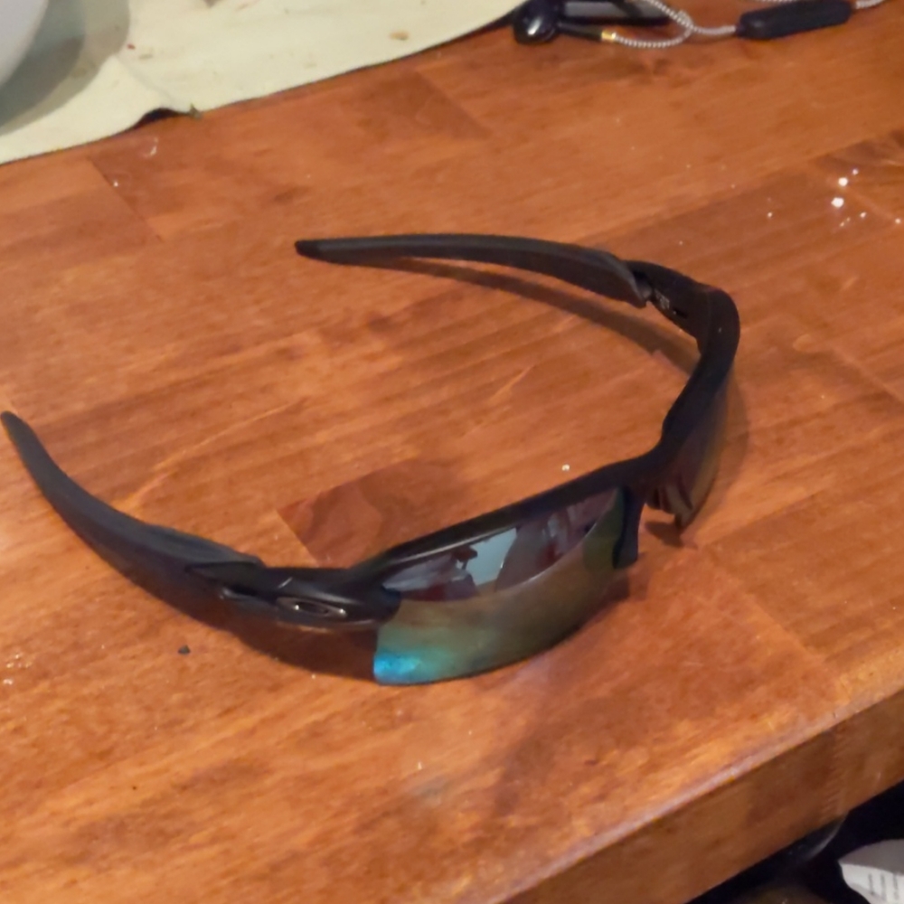 Oakley sunglaases
